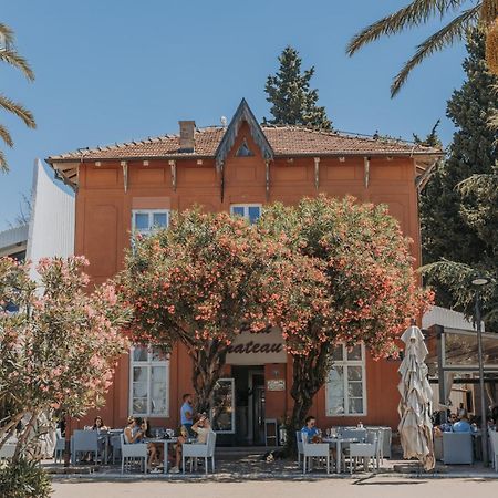 Le Petit Chateau Bar Exterior foto