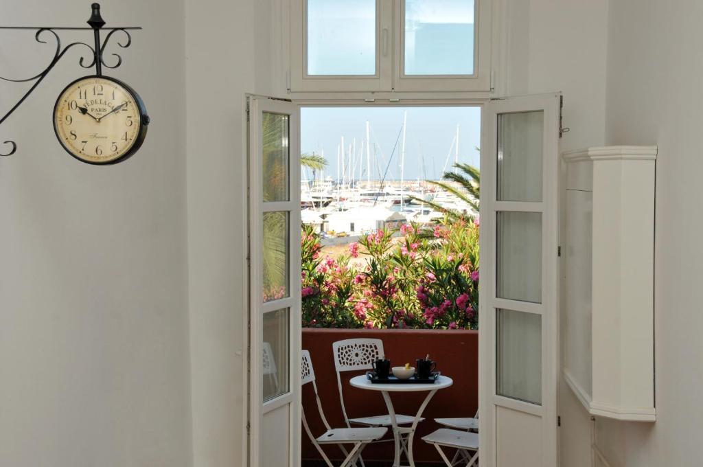 Le Petit Chateau Bar Quarto foto